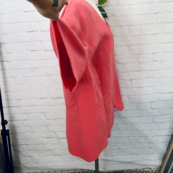 Short Sleeved Coral Blazer - Picture 5 of 14